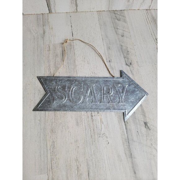 Scary tin Arrow sign Halloween haunted house - Picture 1 of 8